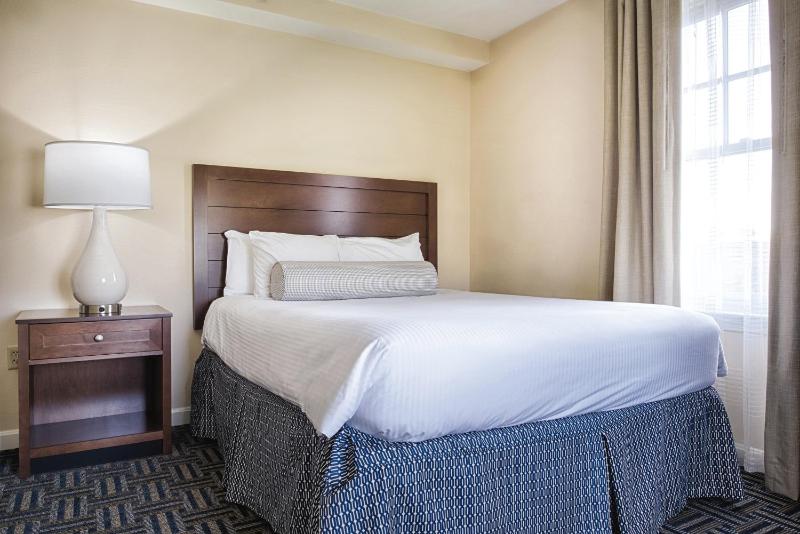 One-Bedroom Suite image 2