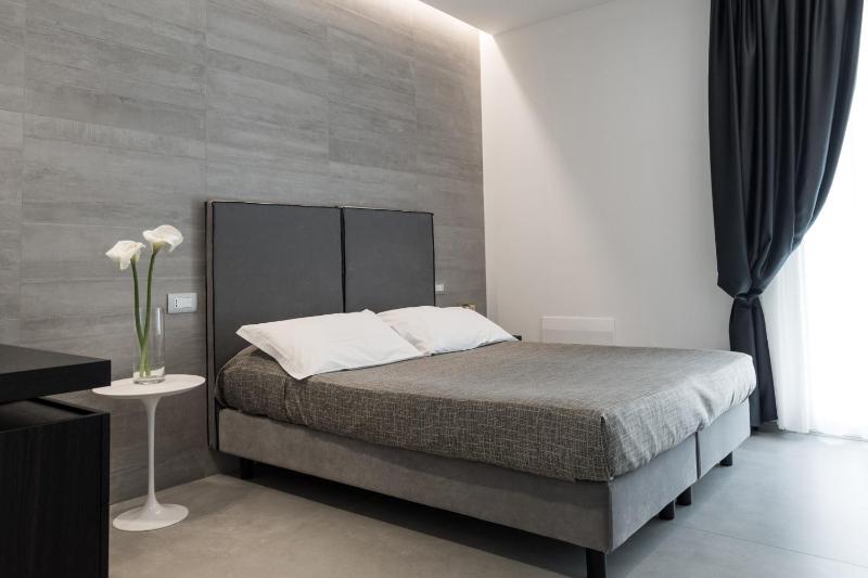 Superior Double or Twin Room with Side Sea View image 1