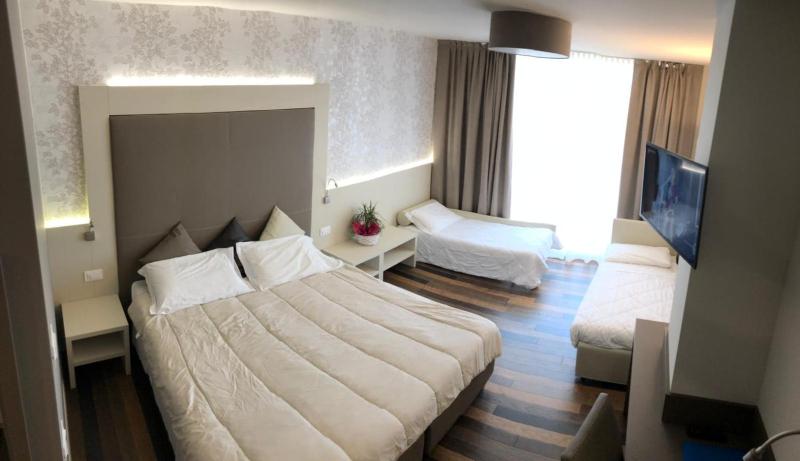 Deluxe Family Room image 1