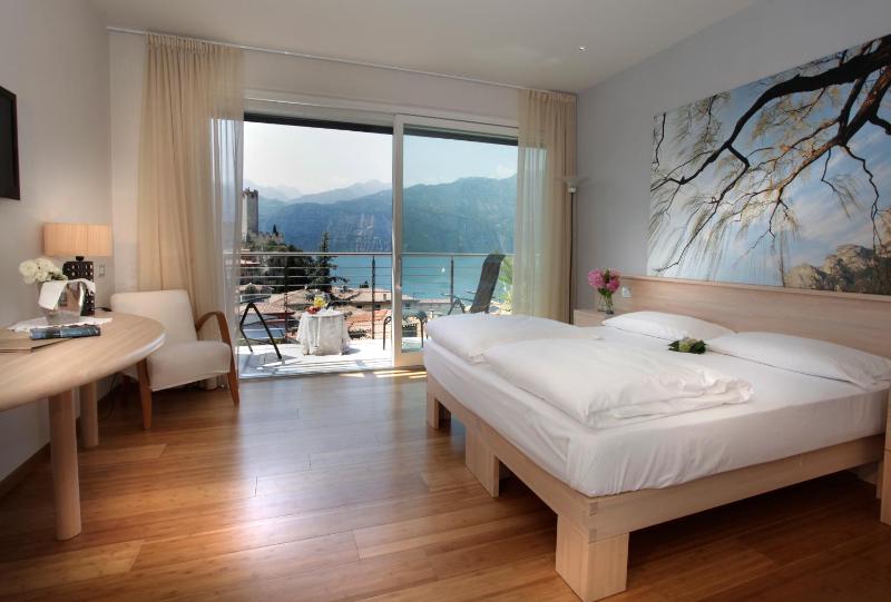 Executive Double with Balcony and Lake View image 1