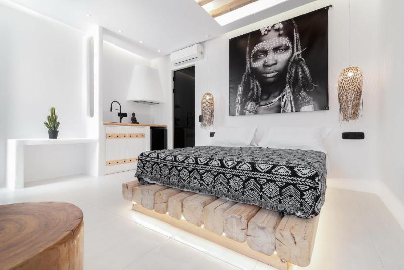 Deluxe Apartment with Hot Tub and City View image 1