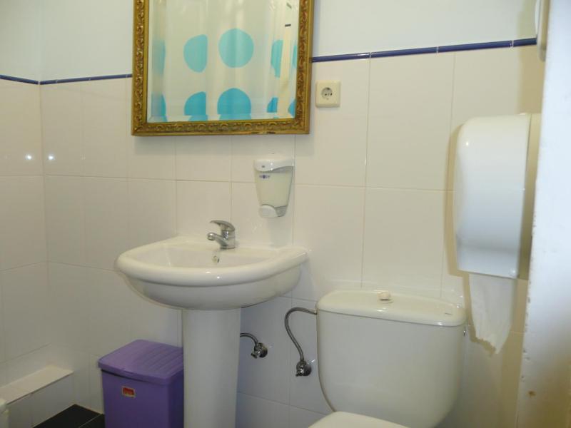 Double Room with Shared Bathroom image 4