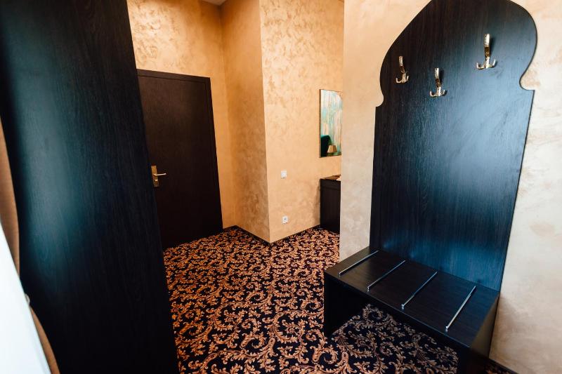 Deluxe Room (2 Adults + 1 Child) image 2