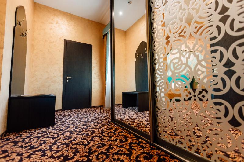 Deluxe Room (2 Adults + 1 Child) image 3