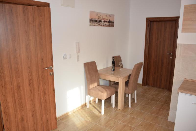 One-Bedroom Apartment image 2