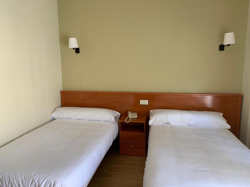 Double Room image 2