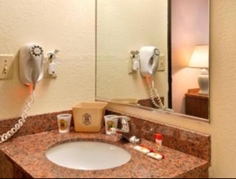 Deluxe Double Room with Two Double Beds - Non-Smoking image 2