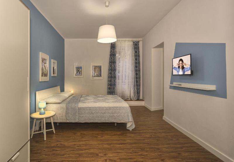 Double Room with Private Bathroom image 3