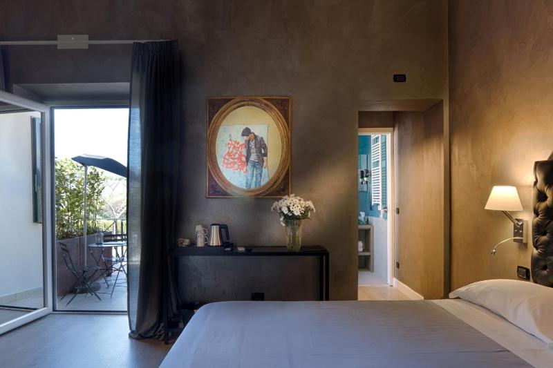 Deluxe Triple Room image 2