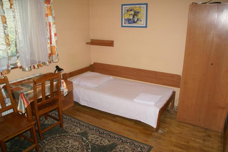 Single Room image 3