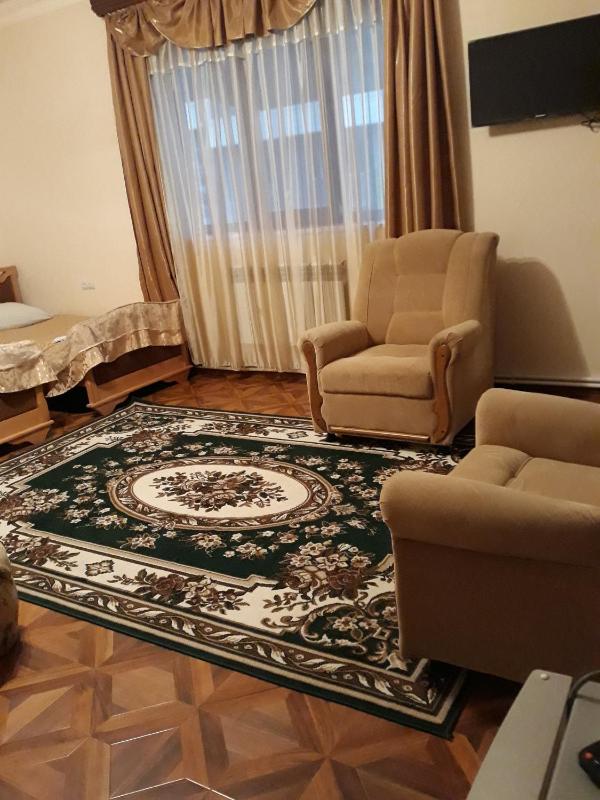 Family Room image 2