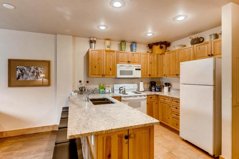 One-Bedroom Apartment image 4