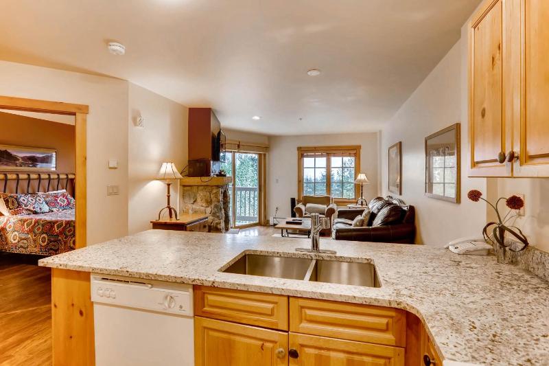 One-Bedroom Apartment image 3