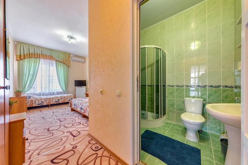 Triple Room with Shower image 3