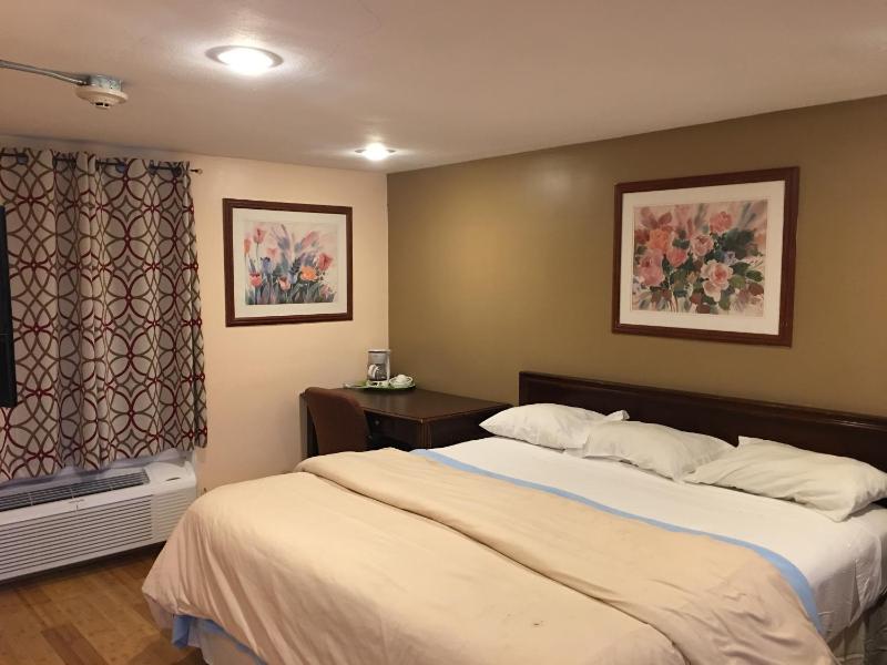 King Room image 4