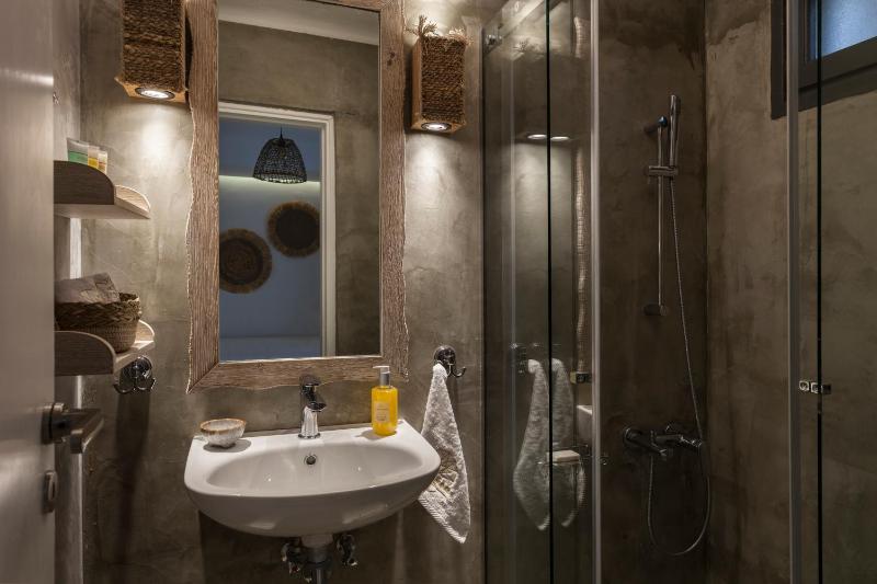 Amalgam Homes Paros - image 41