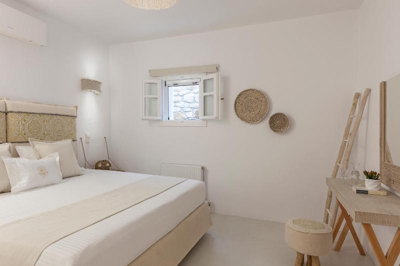 Amalgam Homes Paros - image 3