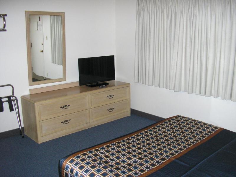 Standard Queen Room image 4