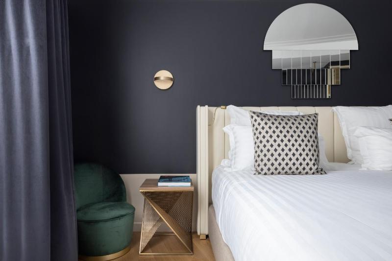 Classic Twin Room image 4