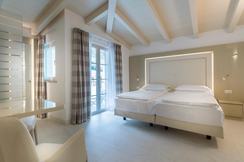 Junior Suite with Mountain View image 4