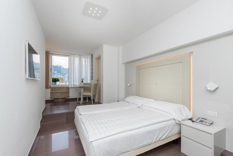Double or Twin Room with Terrace and Lake View - Basement image 4