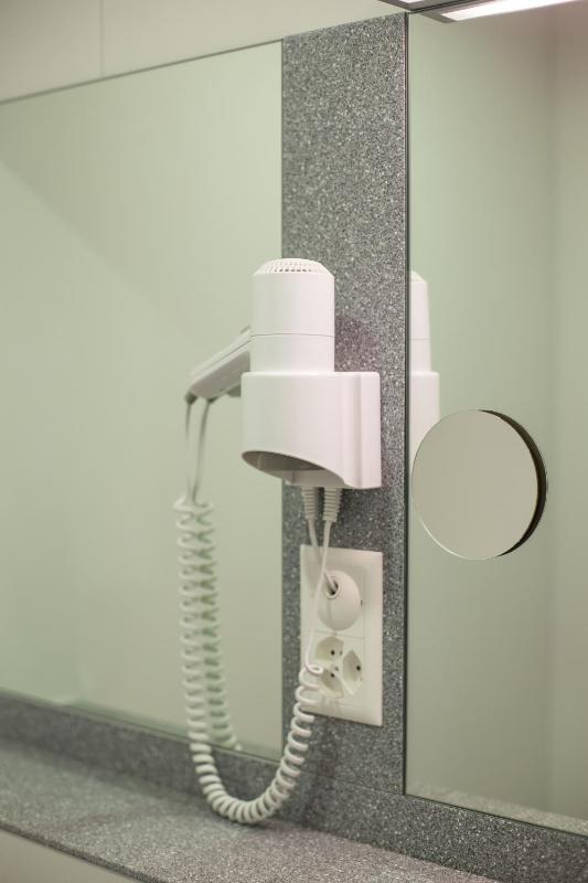 MEDIUM Double Room image 3