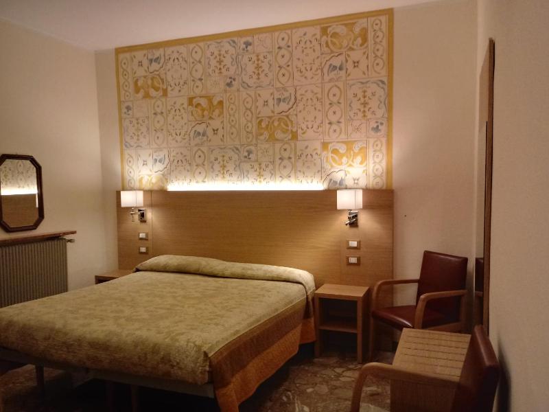 Double or Twin Room with Garden View image 1