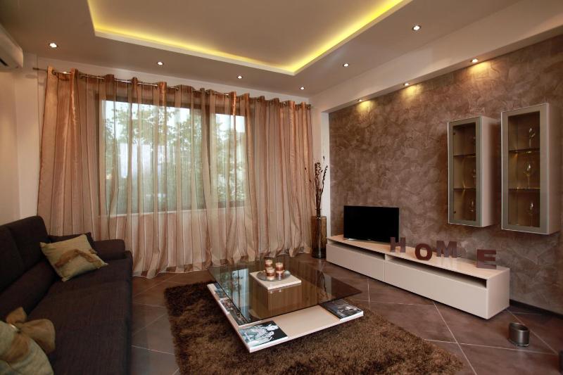 Brown Cottage Apartment - image 9