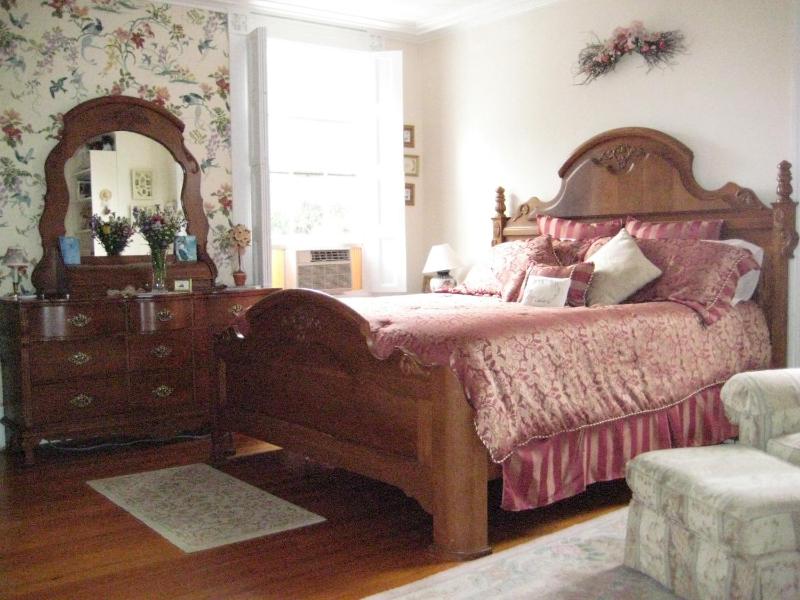 Deluxe King Room image 2