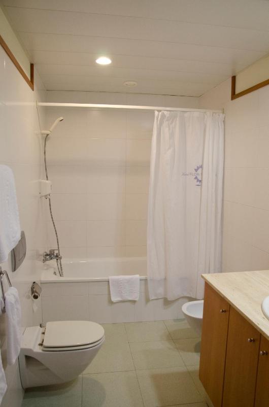 Family Room image 3