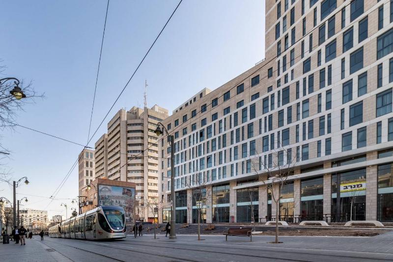 Beautiful 1 bedroom in great central area - image 9