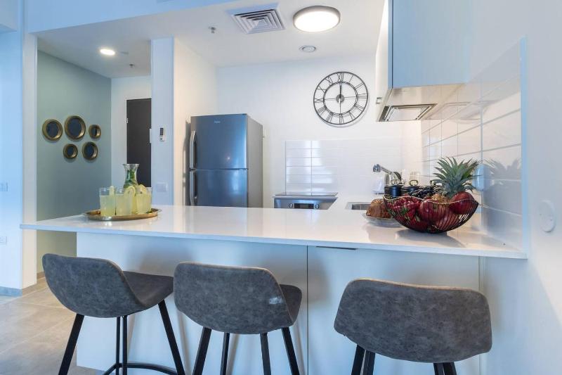 Beautiful 1 bedroom in great central area - image 13
