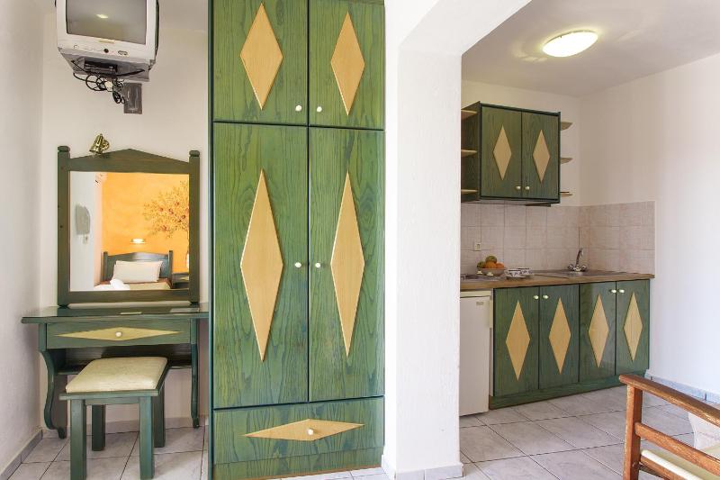 Stefanis House - image 23