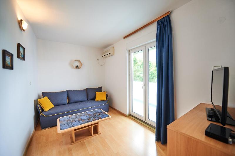 One-Bedroom Apartment image 2
