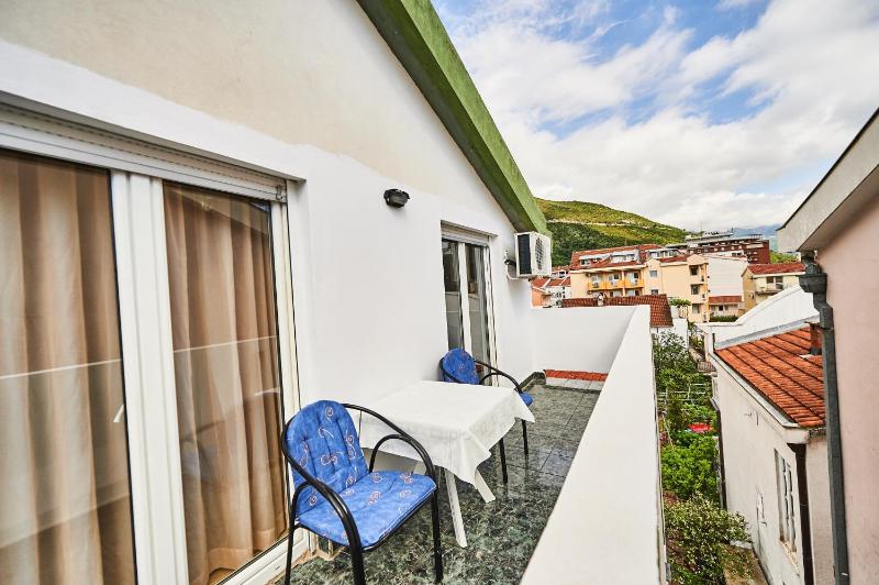 One-Bedroom Apartment with Terrace image 3