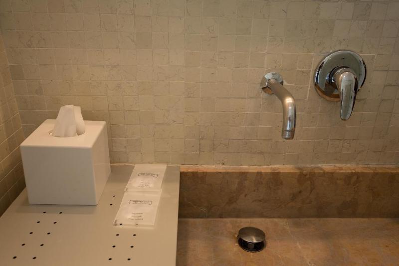 Superior Triple Room image 4