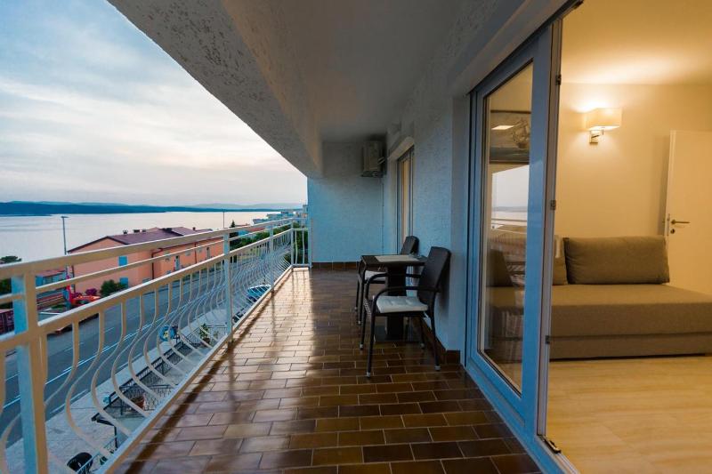 Studio with Balcony and Sea View image 1