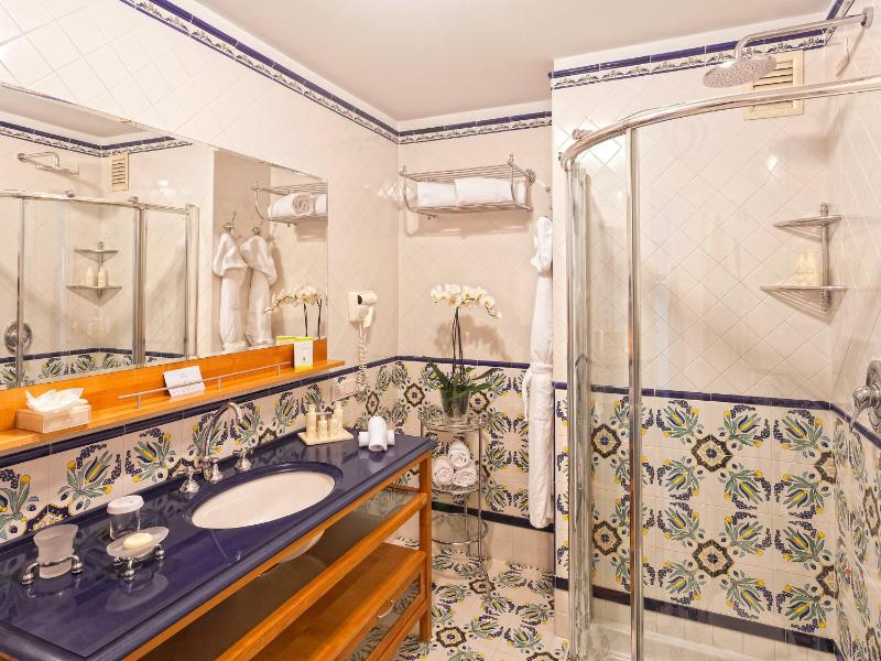 Double Room image 3