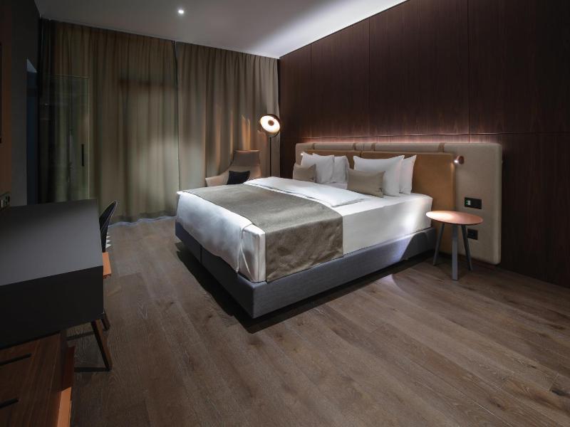 Premium Double Room image 1