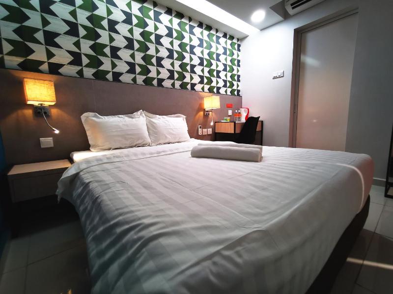 Standard Queen Room image 2