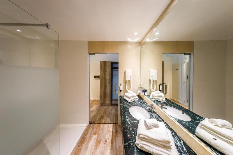 Comfort Twin Room image 2