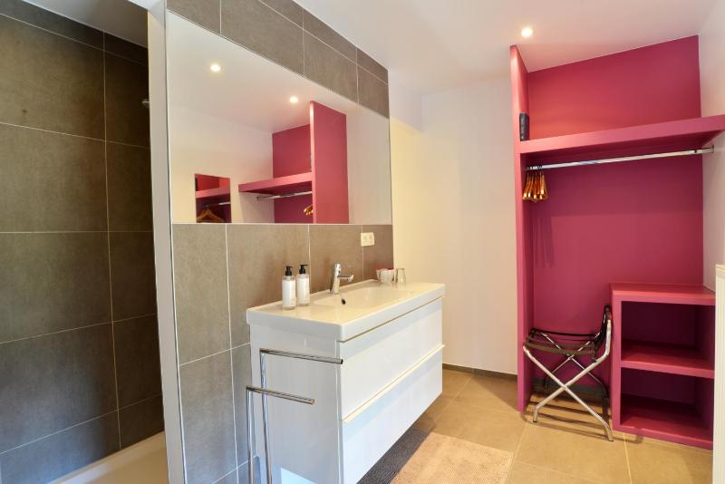 Standard Double Room image 3