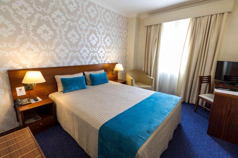 Double or Twin Room with Extra Bed image 4