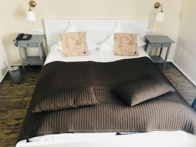 Double Room with Lake View image 2