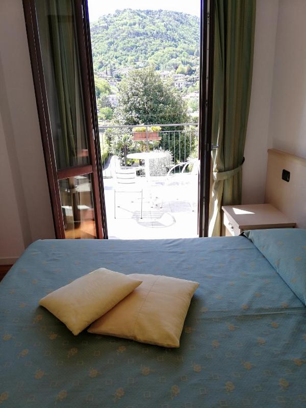 Double Room image 3