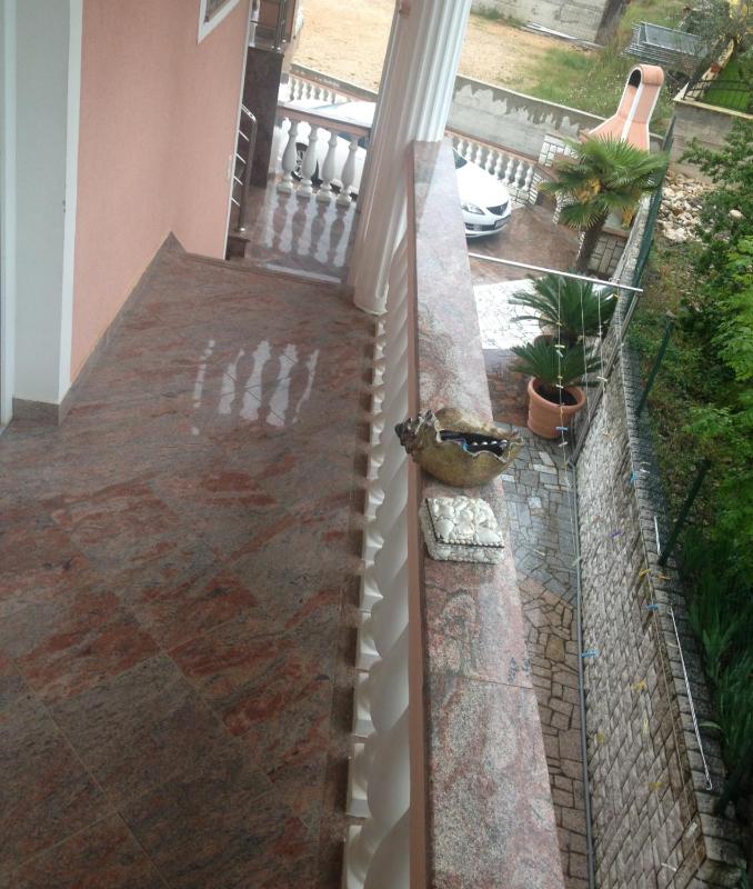 Family One-Bedroom Apartment with Sea View image 4