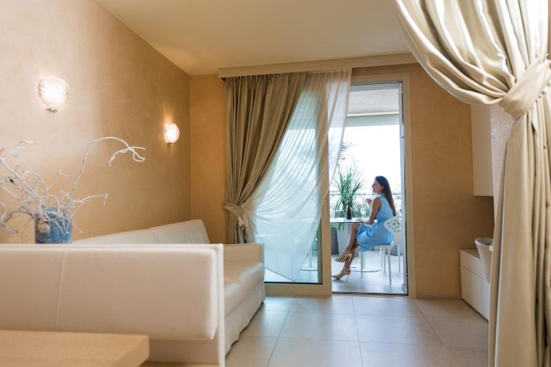 Suite & Spa Mirabel - image 42