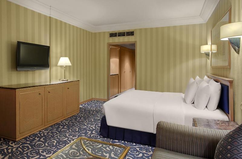 Deluxe Room Partial Haram View with One King Bed