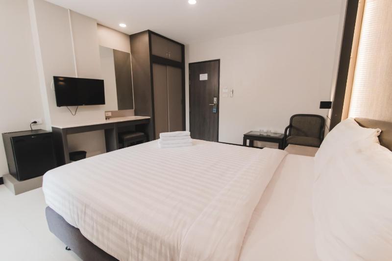 Queen Room with Spa Bath image 4