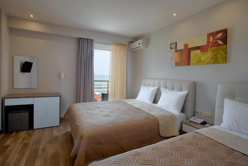 Deluxe Triple Room with Sea View image 1
